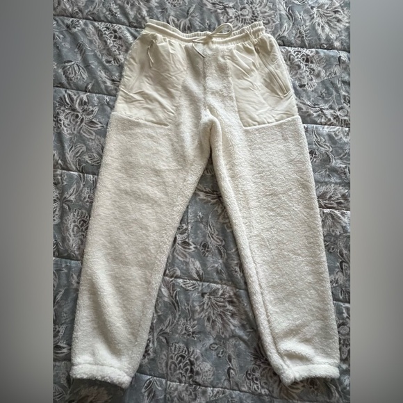 Bundle (2) Brand New Men’s Sherpa Joggers in Black and White by Forever21 size M - Picture 2 of 10